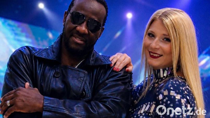 Für Burglengenfeld haben Marita Burger und Ray Thomson ein Programm vorbereitet, das bekannte 90er-Hits und eine Tanzshow umfasst. Rund 45 Minuten lang soll das Publikum auf die No Angels eingestimmt werden. Bild: Burger/exb