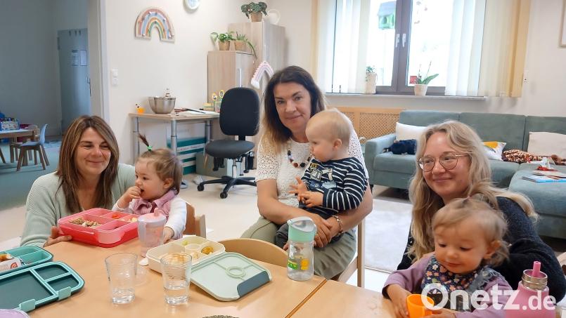 Die Rappelkiste Tirschenreuth gibt es seit über 15 Jahren. Aktuell besuchen fünf bis sechs Kinder die Einrichtung. Sabine Ertl und Martina Tragl (von links) sind die Leiterinnen der Spielgruppe und betreuen die Kinder. Bild: szl