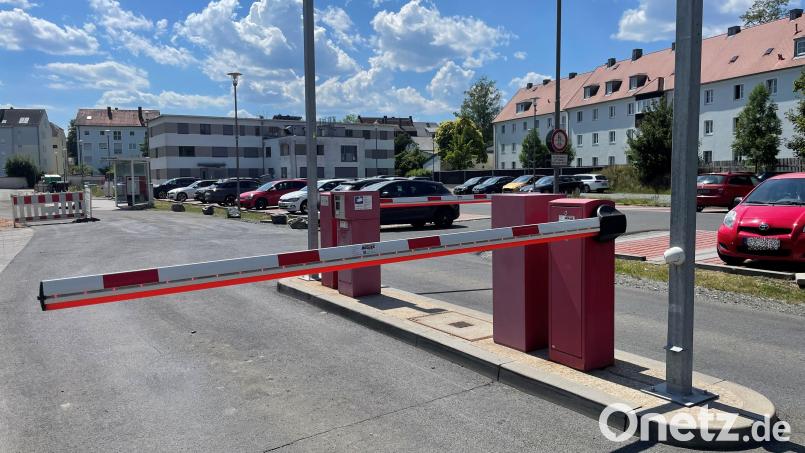 Die Schranken an den Parkplätzen des Klinikums Weiden werden demnächst abgebaut. Bild: Friedrich Peterhans, KNO