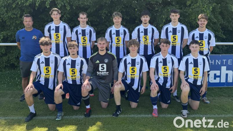 Insgesamt zwölf neue Spieler verstärken den Kader des SV Raigering für die Bezirksliga-Saison 2025/26 – darunter sechs externe Neuzugänge und sechs Talente aus der eigenen U19. Bild: SV Raigering