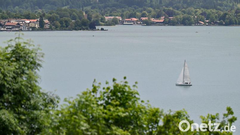 Rettungskräfte konnten den Mann nur noch tot aus dem Tegernsee bergen. (Symbolbild) Bild: Peter Kneffel/dpa