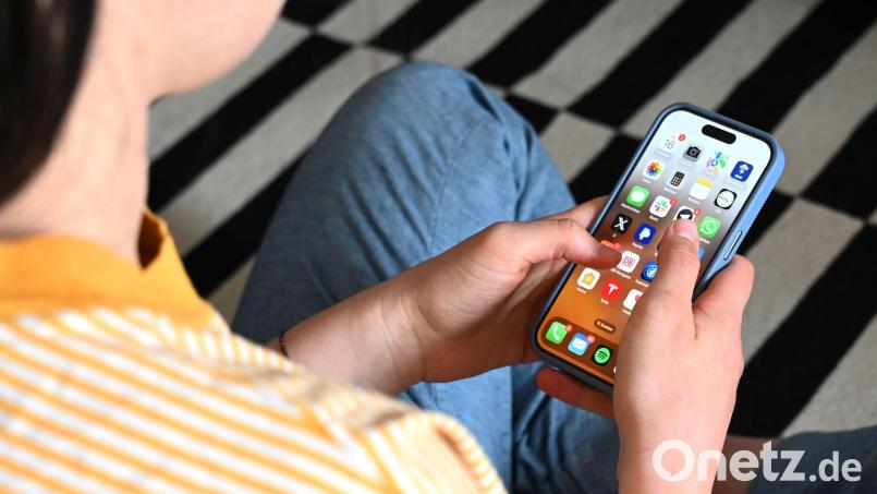 CDU und CSU wollen variable Altersgrenzen für Social-Media-Plattformen. (Symbolbild) Bild: Elisa Schu/dpa