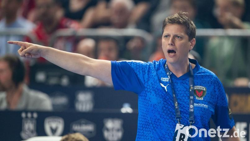 Trainer Nicolej Krickau und die Füchse Berlin verloren das letzte Champions-League-Finale gegen den FC Barcelona. (Archivbild) Bild: Marius Becker/dpa