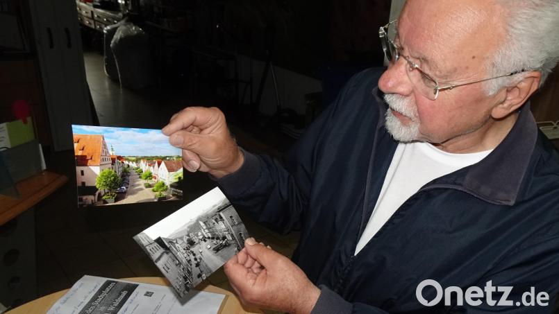 Ludwig Fritsch zeigt ein von Alfred Spachtholz mit Hilfe von KI erzeugtes Bild, wie der Neustädter Stadtplatz mit Bäumen in großen Pflanzkübeln aussehen könnte sowie eine historische Aufnahme. Bild: ui