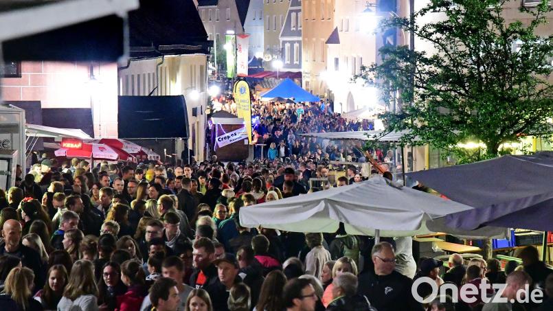 Wegen der vorhergesagten großen Hitze am Altstadtfest-Wochenende wird sich ein großer Teil des Geschehens wohl in die Abend- und Nachtstunden verlagern. Archivbild: Petra Hartl
