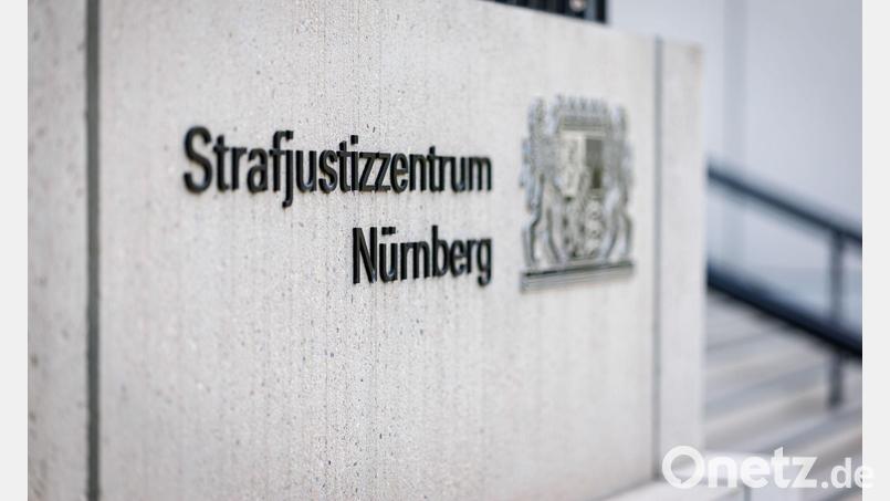 Eine ehemalige Polizeiangestellte soll sich aus der Asservatenkammer bedient haben. (Symbolbild) Bild: Daniel Karmann/dpa