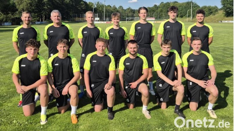 Die Verantwortlichen des SV Hahnbach konnten zum Trainingsauftakt fünf externe Neuzugänge sowie vier Nachwuchsspieler aus der eigenen A-Jugend willkommen heißen. Bild: SV Hahnbach
