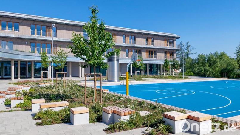 Die neue Realschule in Kemnath setzt funktionell und städtebaulich Maßstäbe. Am 27. und 28. Juni gibt es Führungen mit den Architekten. Bild: ALN/Architekturbüro Leinhäupl + Neuber