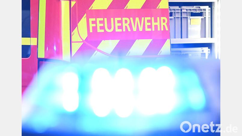 Der Einsatz der Feuerwehr an der Schleuse läuft noch. (Symbolfoto) Bild: Bernd Weißbrod/dpa