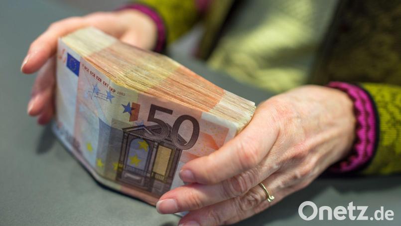 Wenn es in kleinen Firmen finanziell eng wird, verzichten die Inhaber häufig auf ihr eigenes Gehalt, anstatt einen Kredit aufzunehmen. Bild: Matthias Balk/dpa