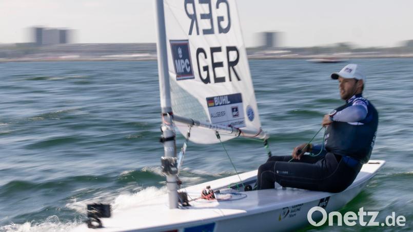Philipp Buhl ist in Aktion während einer Wettfahrt bei der Kieler Woche. (Archivbild) Bild: Frank Molter/dpa