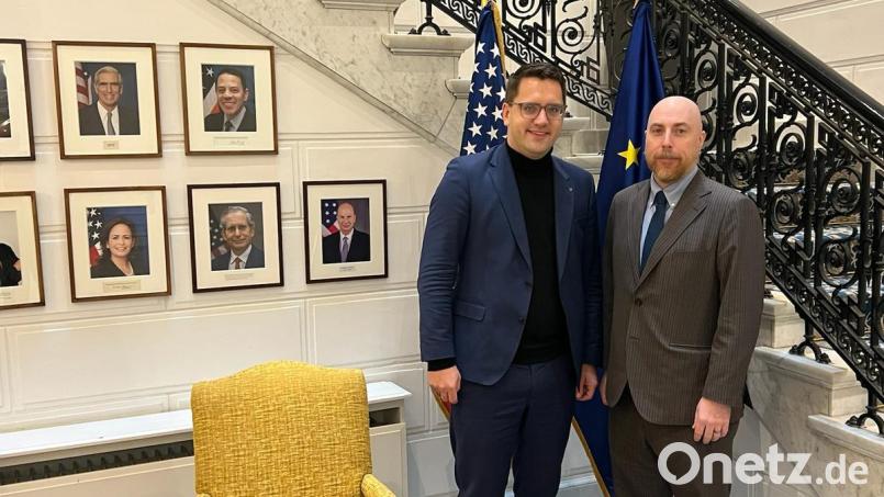 Christian Doleschal (MdEP) im Gespräch mit Seth Blaylock, Parliamentary Affairs Officer der US-Mission bei der EU, über aktuelle Entwicklungen in den transatlantischen Beziehungen. Bild: Büro Doleschal