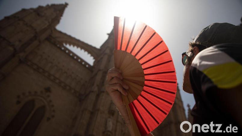 Fachleuten zufolge macht der Klimawandel die derzeitige Hitzewelle in Westeuropa intensiver. (Archivbild) Bild: Clara Margais/dpa