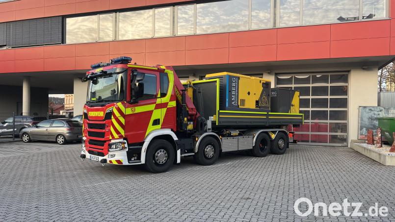Ein neues Wechsellader-Fahrzeug, wie es beispielsweise die Feuerwehr Amberg hat: Vier solcher oder ähnlicher Geräte ordert der LandkreisTirschenreuth. Der Containeraufbau ist für viele Einsatzzwecke variabel bestellbar. Bild: Feuerwehr Amberg