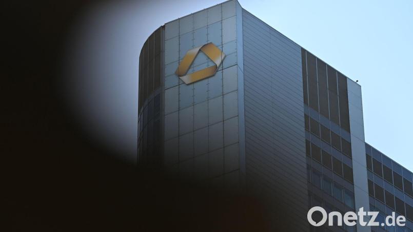Die Commerzbank wehrt sich gegen eine Übernahme durch die Unicredit. (Archivbild) Bild: Michael Brandt/dpa