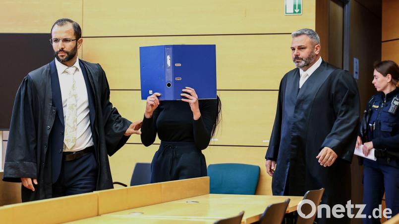 Die Angeklagte sitzt seit Herbst in Untersuchungshaft. (Archivbild) Bild: Daniel Löb/dpa