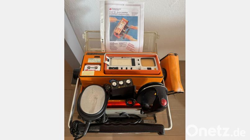 Der corpuls 300 Synchron-Defibrillator aus den 80er Jahren ist das neue Wechselexponat im museum34 Auerbach. Bild: museum34 Auerbach