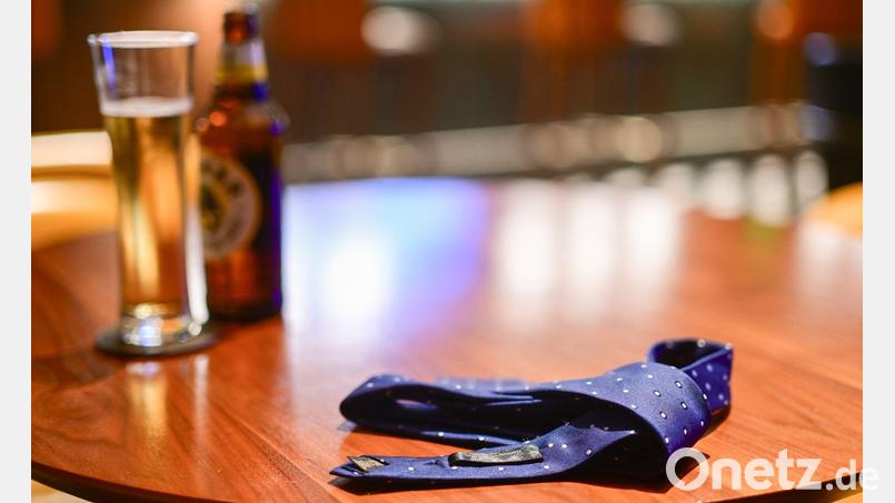Am häufigsten wird Alkohol als problematisches Suchtmittel am Arbeitsplatz genannt. (Symbolbild) Bild: Sebastian Christoph Gollnow/dpa