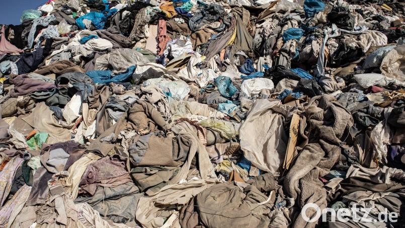 Nach Angaben der EU-Behörde fallen Millionen Tonnen Textilabfälle an, von denen aber nur ein Teil recycelt wird. (Archivfoto) Bild: Antonio Cossio/dpa