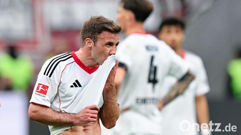 WM-Finaltorschütze Mario Götze zeigte bei Instagram ein mysteriöses Video eines Trikots. Bild: Uwe Anspach/dpa