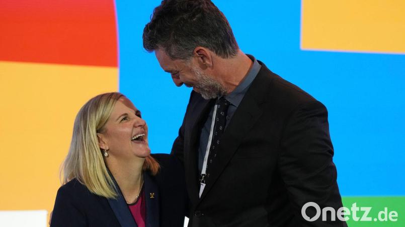 Die IOC-Spitzen Kirsty Coventry und Pau Gasol sehen den Athleten-Zuschuss als historisch. (Archivbild) Bild: Thanassis Stavrakis/AP/dpa
