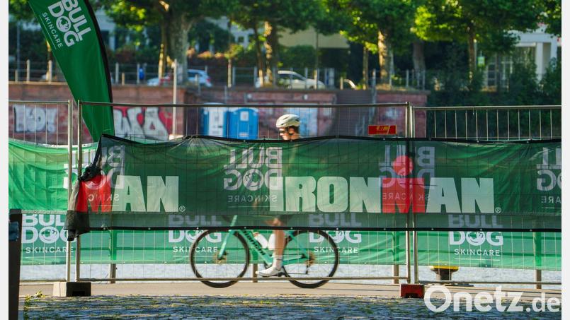 Beim Ironman in Frankfurt werden extreme Temperaturen erwartet. (Archivbild) Bild: Andreas Arnold/dpa