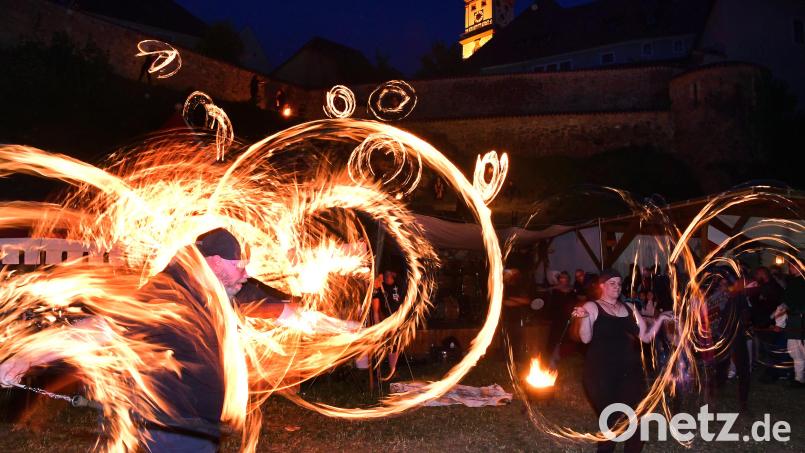 Die große Feuershow (hier im Jahr 2018) fällt in Sulzbach-Rosenberg heuer aus. Archivbild: Petra Hartl