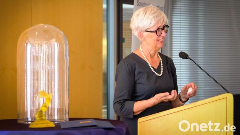 Barbara Lanzinger bei ihrer beeindruckenden Dankesrede, in der sie ihre große Freude über den Frauenpreis zum Ausdruck brachte. Bild: Susan Batten-Seidl