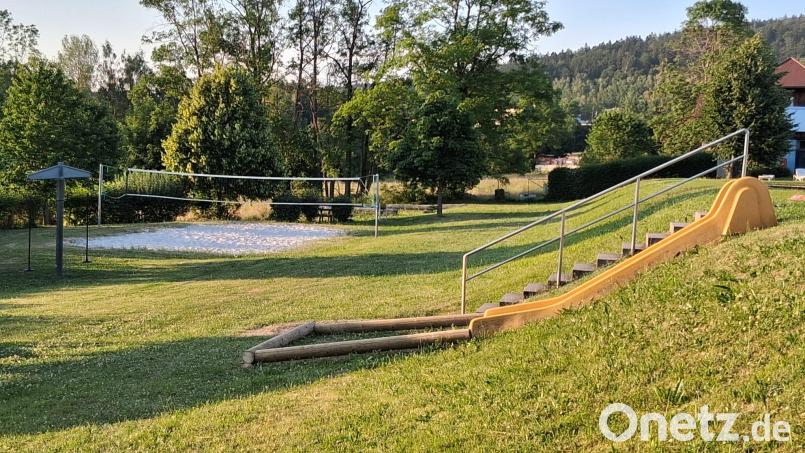 Beim Badeweiher in Stadlern sind verschiedene Ausbesserungsarbeiten notwendig. Bürgermeister und Gemeinderat hoffen dabei auf Unterstützung freiwilliger Helfer. Die Gemeinde zahlt 2500 Euro. Bild: mmj