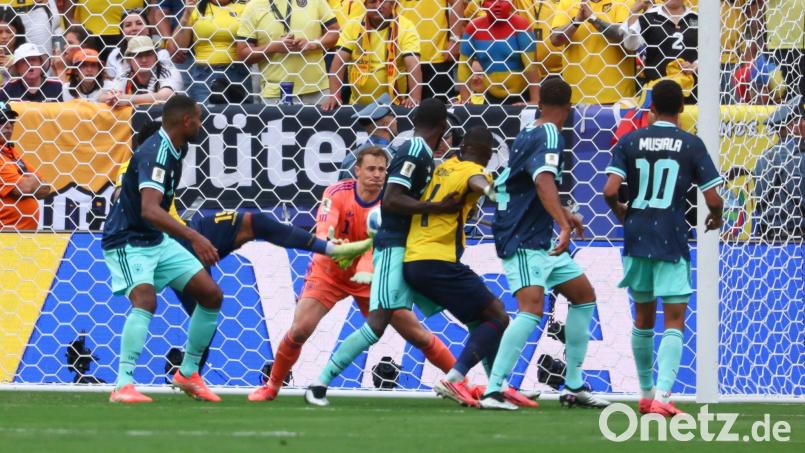 Die deutsche Nationalelf - hier in der Schlüsselszene zum 1:2 - hatte gegen Ecuador das Nachsehen. Bild: Jan Woitas/dpa