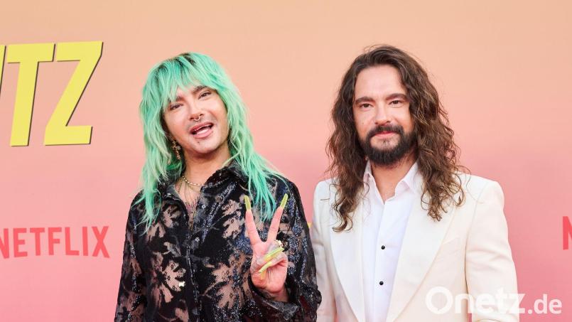 Bill (l) und Tom Kaulitz lassen sich auch in der dritten Staffel durch ihr Leben begleiten. (Archivbild) Bild: Annette Riedl/dpa