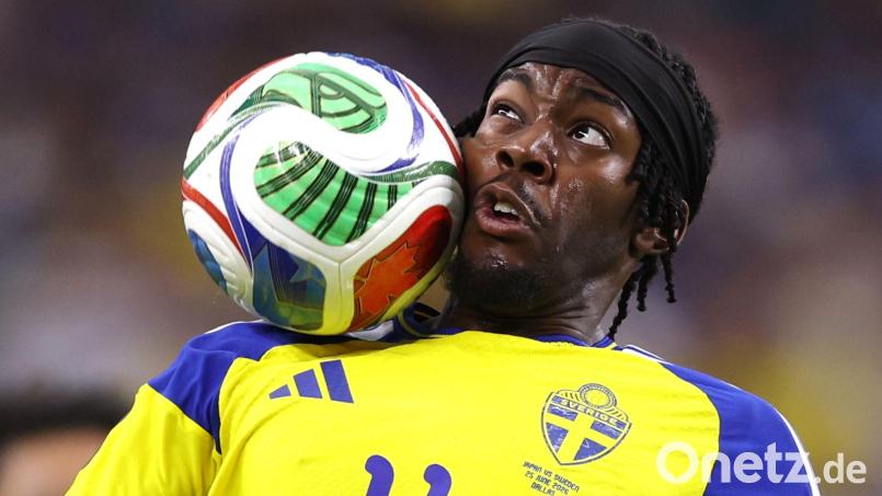 Der Schwede Anthony Elanga dachte nach dem Abpfiff fälschlicherweise, aus der WM ausgeschieden zu sein. Bild: Sam Hodde/AP/dpa