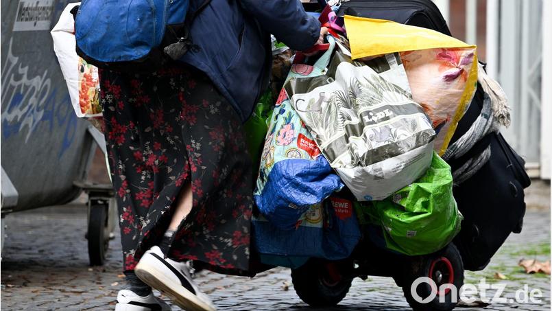 Knapp eine halbe Million Menschen sind von den Kommunen untergebracht, weil sie keine eigene Wohnung haben. (Symbolbild) Bild: Arne Dedert/dpa