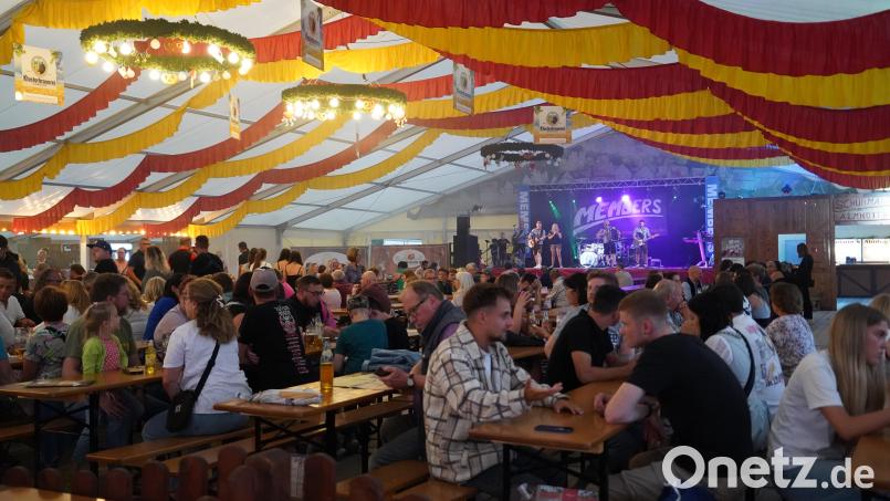 Ein Blick ins Festzelt des Wiesnfests in Kemnath. Die Insolvenz des Betreibers wirft Fragen auf. Archivbild: kaz