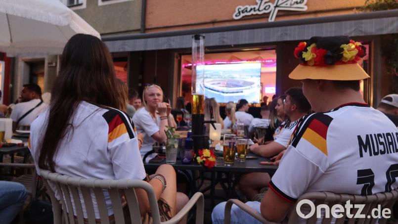 Musiala- und Bier-Tower-Fan Leopold aus Schirmitz tippt auf einen 3:1-Sieg für Deutschland und liegt weit daneben. Bild: Helmut Kunz
