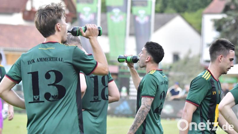 Wenn Sport, dann mit ausreichend Flüssigkeit: Während der aktuellen Hitzewelle sagen viele Vereine und Verbände allerdings ihre Sportveranstaltungen ab. Bild: Hubert Ziegler