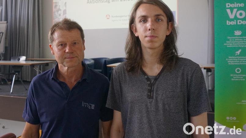 Erfolgsgeschichte: Dittmar Weineck (links), Ausbildungsleiter bei IMG, und sein Azubi Denys Sannikov haben sich im vergangenen Jahr beim Aktionstag "Triff deinen Chef" kennengelernt. Bild: jut