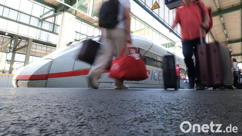 Der Bahnverkehr ist laut einem Bundespolizeisprecher eingestellt. (Symbolbild) Bild: Bernd Weißbrod/dpa