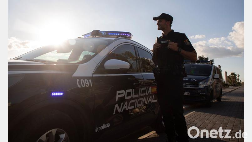 Ein Deutscher, der seine sechsjährige Tochter auf Mallorca entführt hatte, ist nach Angaben der spanischen Polizei im Kosovo festgenommen worden. (Symbolbild) Bild: Clara Margais/dpa