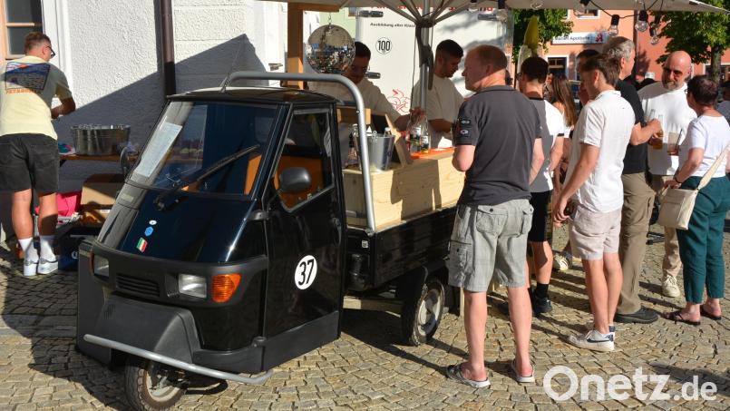 Herzstück der Events ist der "Piaggio"-Kleintransporter. Dieser Eigenumbau ist bei jeder Veranstaltung mit dabei. Bild: Josef Rosner