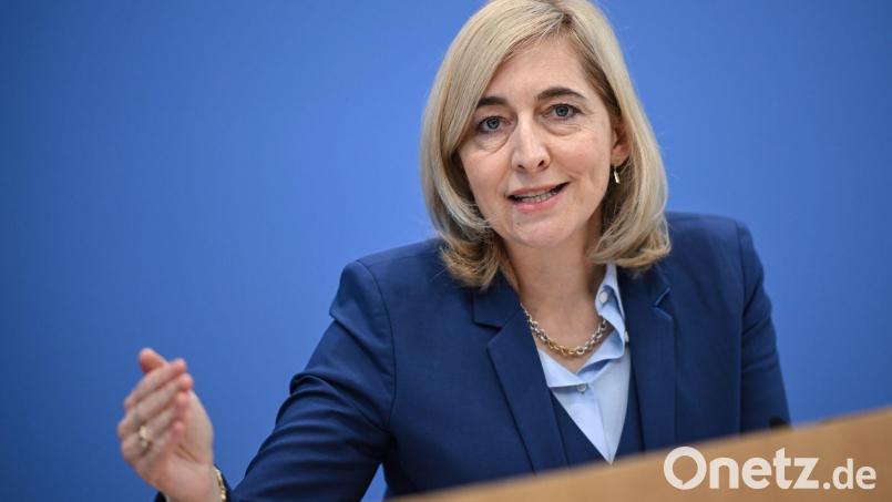 Die Gesundheitsministerin tritt Kritik an ihren Plänen für die Pflegeversicherung entgegen. (Archivbild) Bild: Britta Pedersen/dpa