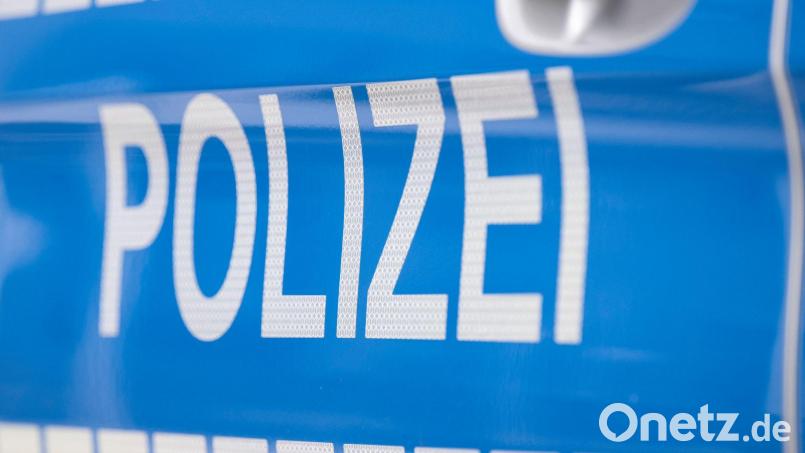 Die Polizei sucht nach dem Täter. (Symbolbild) Bild: Boris Roessler/dpa