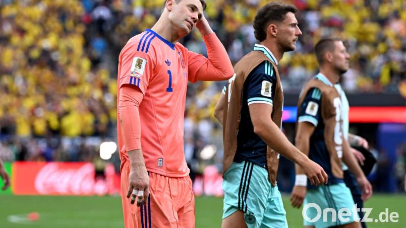 Manuel Neuer und Kollegen sind nach der Niederlage gegen Ecuador frustriert. Am Montag geht es im Sechzehntelfinale der WM gegen Paraguay. Bild: Federico Gambarini/dpa