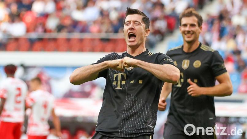Robert Lewandowski (l) spielt künftig in den USA. Archivbild: Jan Woitas/dpa-Zentralbild/dpa