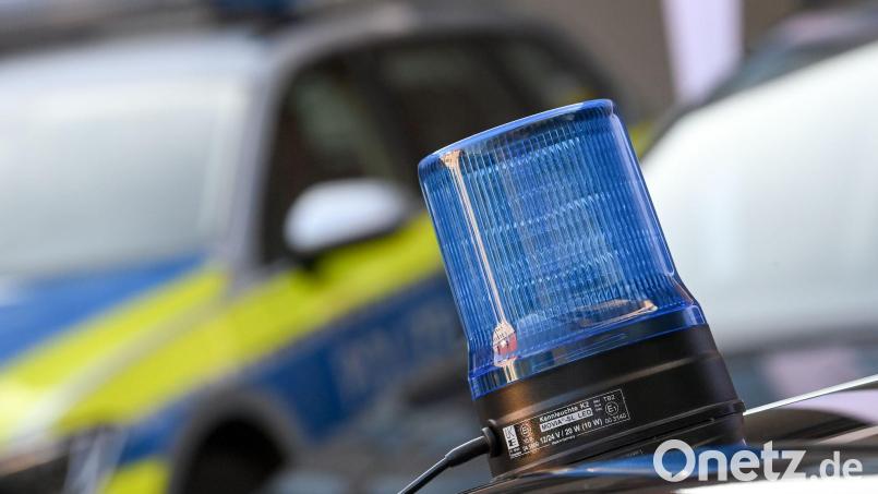 Die Polizei durchsucht auch die Wohnung des Mannes. (Symbolbild) Bild: Hendrik Schmidt/dpa-Zentralbild/dpa