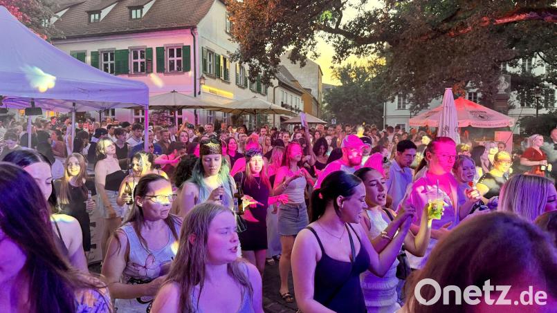 Vor allem für die jüngeren Bürgerfestbesucher war am Samstagabend auch der Schlörplatz ein Anziehungspunkt. Bild: Gabi Schönberger