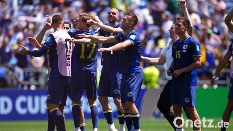 Nehmen es mit dem Gastgeber USA auf: Bosnien-Herzegowina Bild: Manu Fernandez/AP/dpa