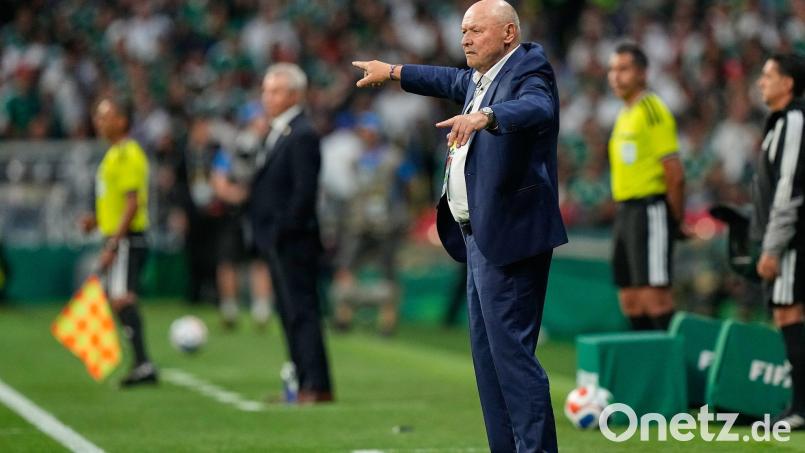 Miroslav Koubek ist seinen Job als Nationaltrainer Tschechiens los. Bild: Fernando Llano/AP/dpa