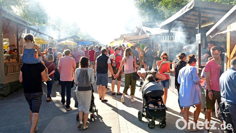 Wer riecht hier auch die Bratwürste? Das Gefühl, durch diese Gasse zu gehen, ist für jeden Amberger ein Stück Heimat. Bild: Petra Hartl