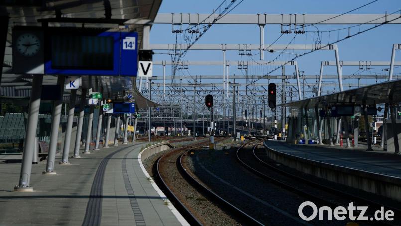 Die Niederlande müssen mehrere Eisenbahnunternehmen auf den Hauptstrecken fahren lassen. (Symbolbild) Bild: Peter Dejong/AP/dpa